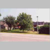 590-1021 Wehlau in Sachsen-Anhalt 2002. Ein paar Haeuser auf der gegeueber liegenden Seite.jpg